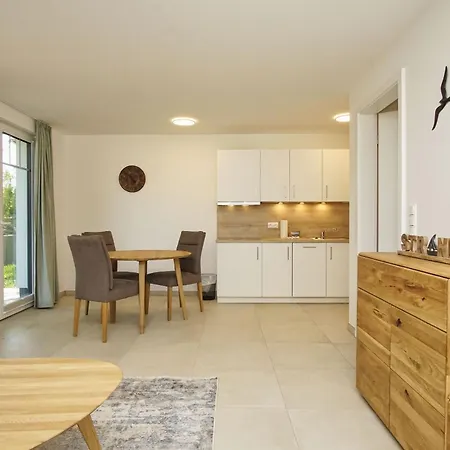 Rex Rugia Haus 17 04 *